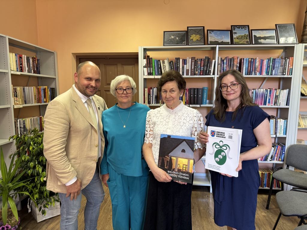 Remigijus Bimba, Vyžuonų bibliotekininkė Daiva Pilkaskaitė, doc. dr. Nijolė Bankauskienė, Ramunė Šerėnienė